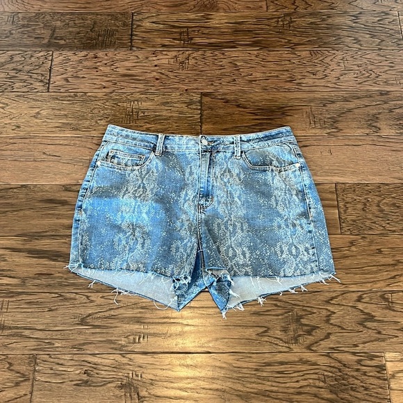 Judy Blue Cut Off High Rise Shorts Size 1XL - Picture 1 of 16